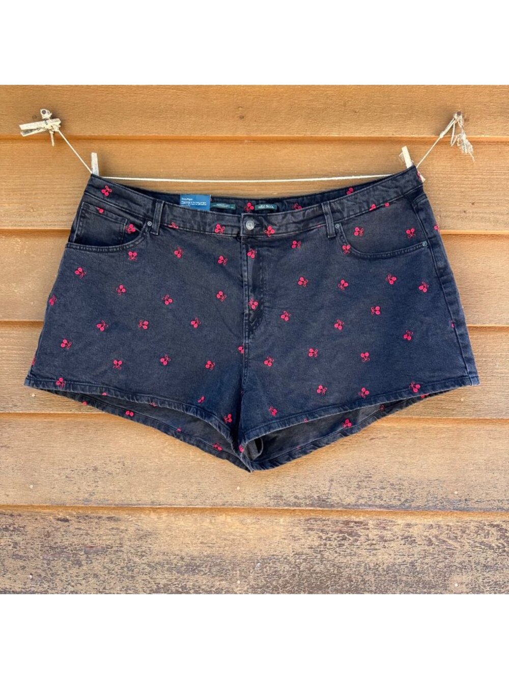 Wild Fable Black Denim Cherry Embroidered Mid-Rise Curvy Shorts Size 26/3X